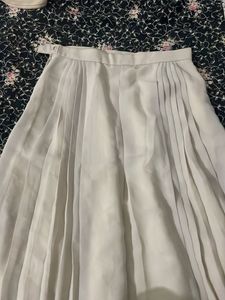 Elegant Pleated Midi Skirt