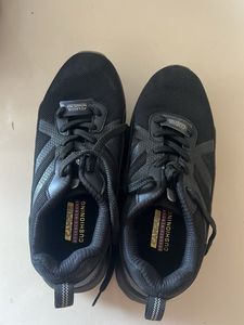 BLACK SHOES