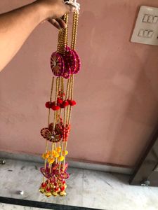 1 Pair Of Elegant Latkan