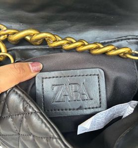Chic Quilted Black Handbag with Gold Chain