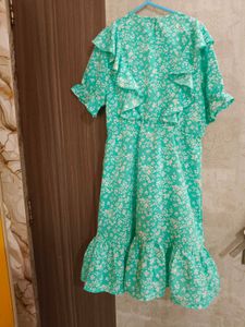 Chic Green Floral Ruffle Dress