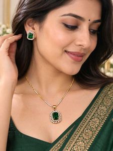 Elegant Emerald &amp; Diamond Necklace Set