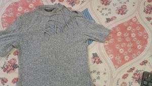 High-quality knit material with a trendy see-throu