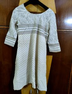 Vintage-Inspired Print Dress⚪🟡