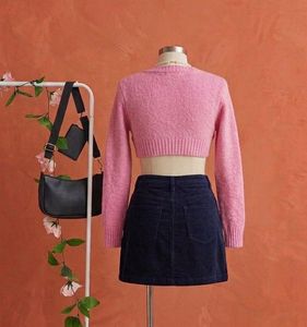 Chic Pink Cropped V-Neck Sweater