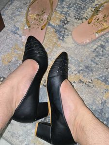 black pump heel sandals