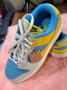 Nike Dunk Low: Stylish Sneakers