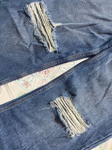 Max Trendy Ripped Wide-Leg Jeans