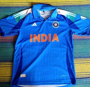 India Cricket Jersey With the name of Virat 18