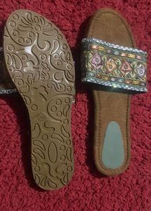 New Embroidered Flat Sandals