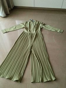 Chic Pleated Wide-Leg Jumpsuit