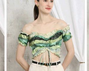 🌿Cute 💕 Shein Green Patterned Top