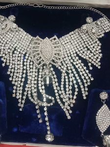 Stunning Rhinestone Necklace &amp; Earrings Set