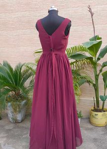 Elegant Burgundy V-Neck Gown