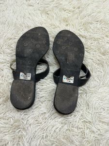 Chic Black Toe Ring Sandals