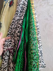 4 Dupattas