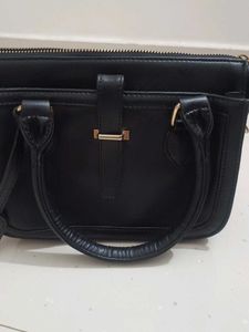 Chic Black Handbag