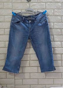 Esprit Women's Medium Wash Denim Capri