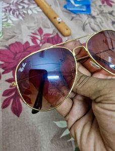 Ray-Ban  Aviator  Sunglasses Look Like