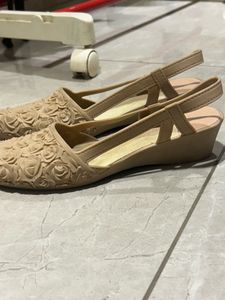 40 size Chic Rose Embellished Wedge Sandals
