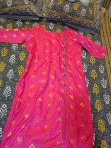Beautiful Pink Kurta with Gold Print