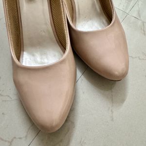 Glossy Pumps