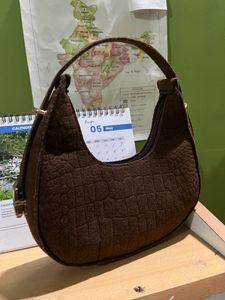 light weight shoulder/hand bag