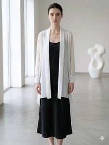 Elegant Black and white Sleeve shrug