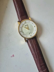 Elegant Gold Tone Watch
