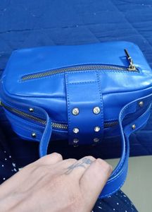 Vibrant Blue Handbag with Embellished Clasp