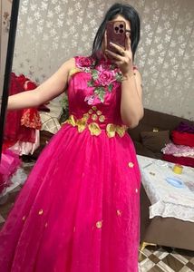 Stunning Pink Embroidered Gown🩷🎀🧚🏻‍♀️
