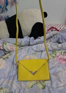 👜 Vintage leather Yellow Envelope sling Bag