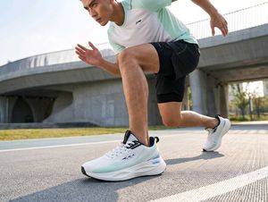 Columbus Men's White Running Shoes