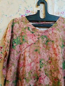 🇳🇿💫🎀Floral Print V-Neck Top