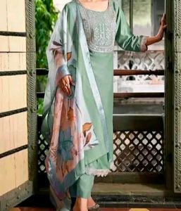 Women Kurti Pant Dupatta Set