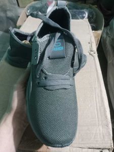 NEW NO USED SPORTS SHOES FOR MAN,
