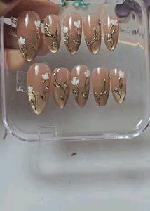 Elegant Floral Press-On Nails