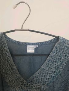 Blue Embroidered V-Neck Kurta