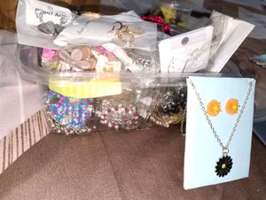 Assorted Jewellery Set 45 pc  freebies also