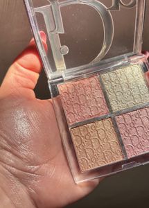 Dior Glow Maximizer pallete :- pearly peach glo
