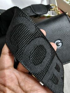 smart sling bag in black