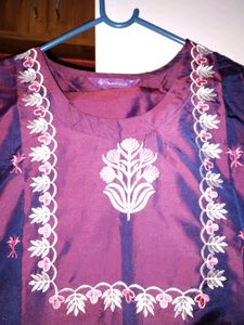 Purple 💜 Suit Set..Kurthi Top , Dupatta And Pant ... It's New One Used Just Once ... Size M..