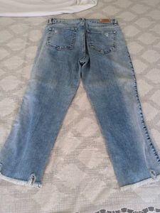 Distressed Light Wash Straight Leg Jeans