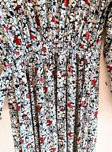 👗White Maxi Floral Dress
