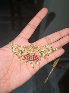 Exquisite Gold Necklace with Pearls