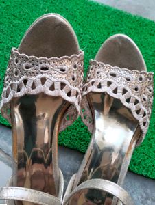 Golden Colour Beautiful Heel And Suit