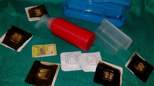 Gold Bars and Indian Rupee mix lot