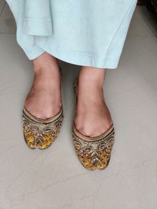 Yellow Women Jutti
