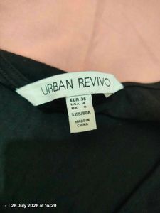 V neck ruched black top