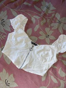 Chic White Crop Top with Zipper Detail